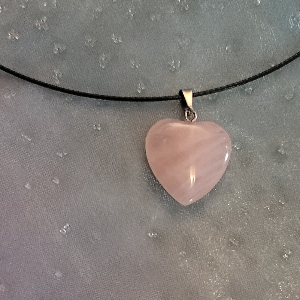 Pretty circular necklace with barrel screw clasp with ONE 1 Heart pendent - Picture 9 of 13